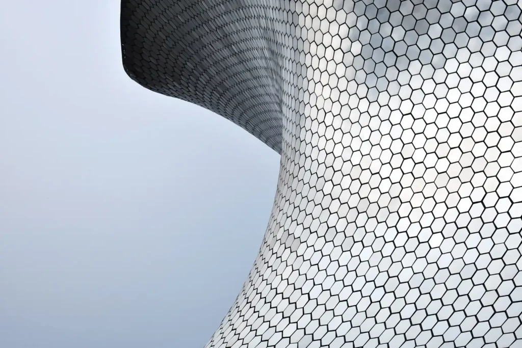 El Museo Soumaya en Polanco, Ciudad de México, es uno de los imperdibles al visitar esta zona.