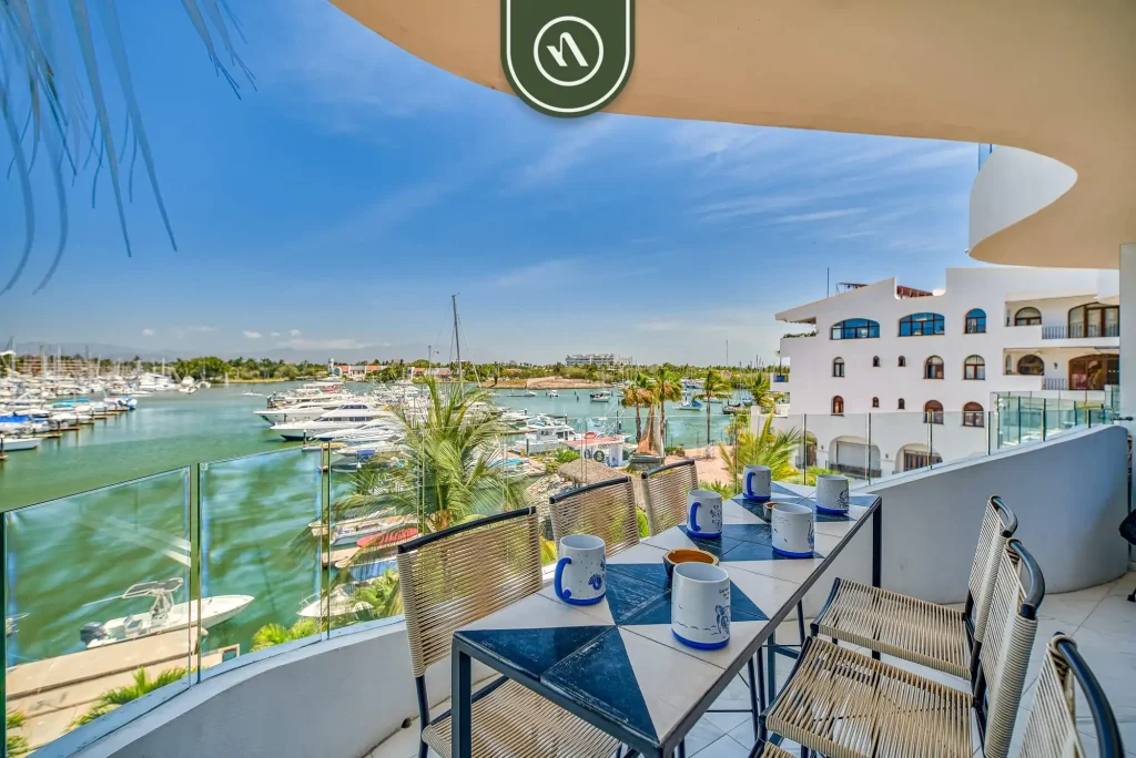 Si buscas un Airbnb en Nuevo Vallarta, México, con vistas a la marina, Náutico es una gran opción.